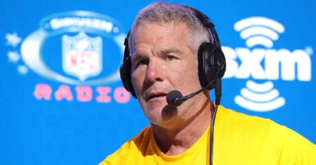 former-packers-qb-brett-favre-says-to-ignore-celebrity-political-endorsements