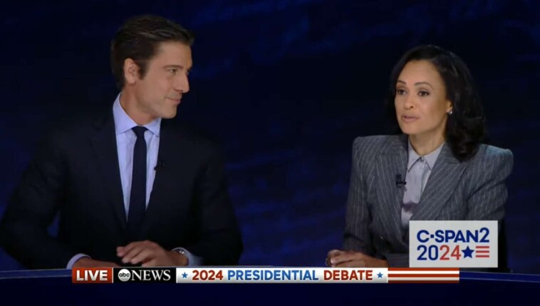 moderators-call-timeout-to-huddle-and-discuss-strategy-with-kamala