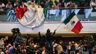 protesters-storm-mexico’s-senate-after-ruling-party-wins-votes-for-court-overhaul