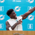 dolphins’-tyreek-hill-doubles-down-on-demand-for-officer-to-be-fired:-‘he-gotta-go’