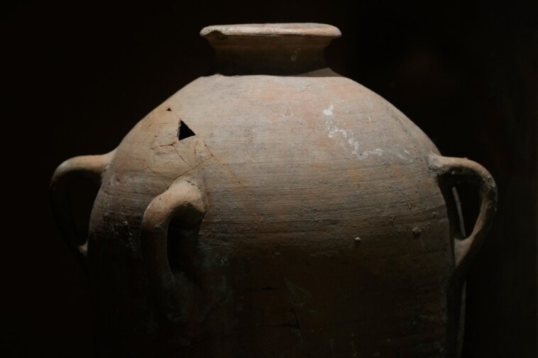 rare-ancient-jar-accidentally-smashed-by-a-4-year-old-has-been-fixed,-back-on-display-at-israeli-museum