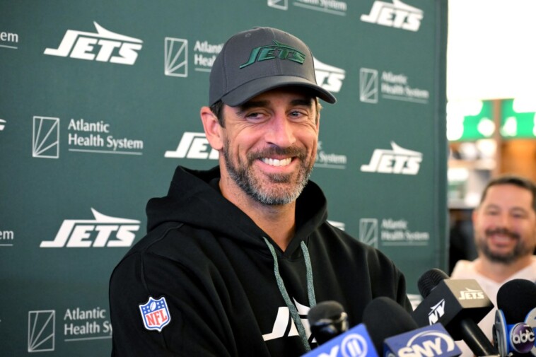 aaron-rodgers:-jets-keeping-calm-and-‘swaying-with-the-music’-despite-disastrous-start