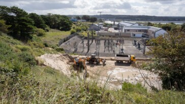 sand-from-‘britain’s-best-beach’-being-sold-for-profit-—-and-destroying-the-shore