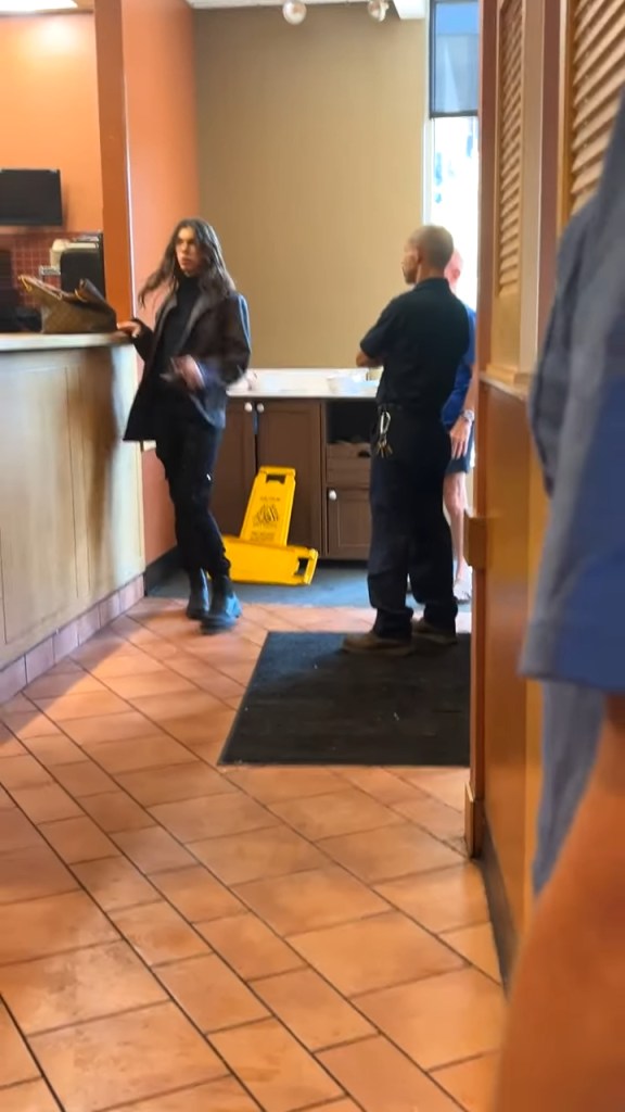 fearless-panera-worker-bashes-customer-with-bread-pan-after-he-assaults-patrons-in-violent-outburst