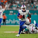 bills’-james-cook-torches-dolphins-for-three-first-half-touchdowns-on-‘thursday-night-football’