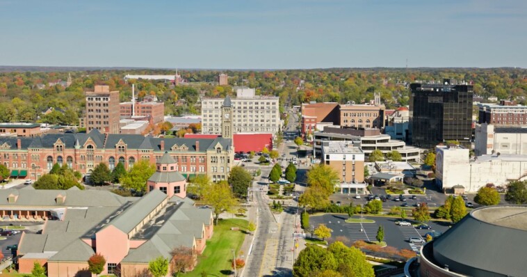 springfield,-ohio,-city-hall-evacuated,-residents-told-to-avoid-area