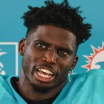 tyreek-hill-alleges-police-officer-pinched-his-neck-during-arrest,-‘trying-to-get-me-to-do-something-to-him’