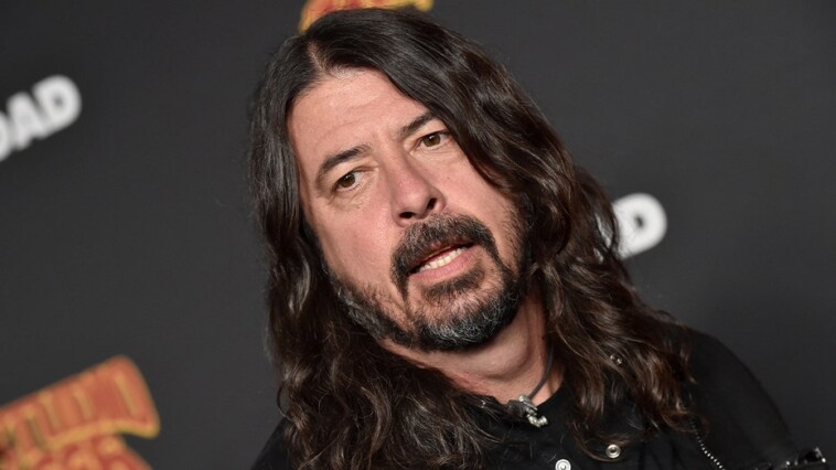 dave-grohl-denies-viral-post-claiming-it’s-his-love-child:-‘100%-fake’