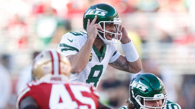 as-jets-look-to-solve-issues-at-de,-aaron-rodgers-and-the-offense-break-out-more-motion