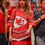 taylor-swift-arrives-at-boyfriend-travis-kelce’s-chiefs-game-after-epic-nyc-weekend