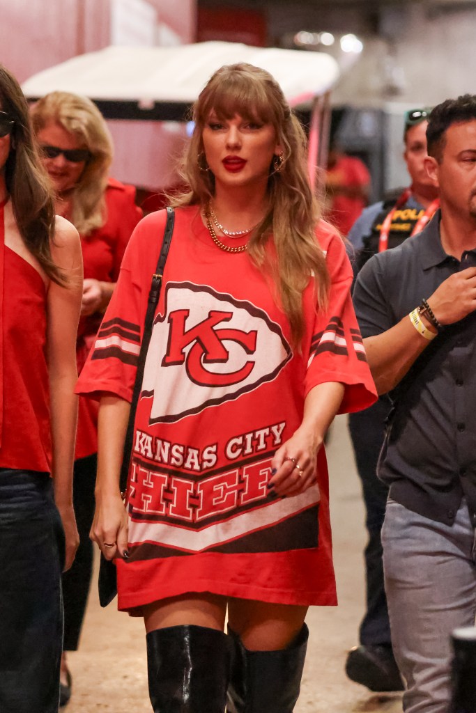 taylor-swift-arrives-at-boyfriend-travis-kelce’s-chiefs-game-after-epic-nyc-weekend