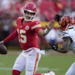 nfl-week-2-live-updates:-chiefs-bengals-rivalry-renewed-in-kansas-city,-justin-fields-starts-again-for-steelers-vs.-broncos