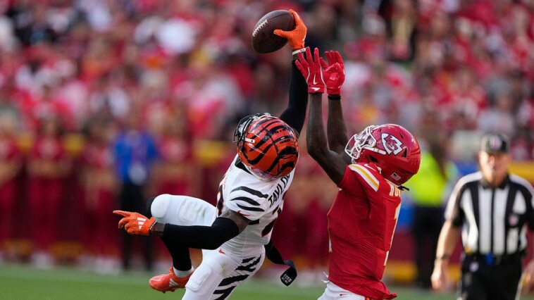 bengals’-cam-taylor-britt-makes-incredible-1-handed-interception-on-chiefs’-patrick-mahomes