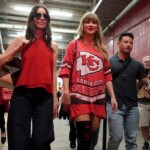 taylor-swift-arrives-at-chiefs-bengals-game-after-harris-endorsement,-trump-criticism