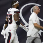 texans’-joe-mixon-was-hurt-on-apparent-hip-drop-tackle,-but-it-wasn’t-penalized