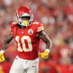 chiefs-rb-isiah-pacheco-reportedly-fractures-fibula-vs.-bengals,-to-miss-6-8-weeks