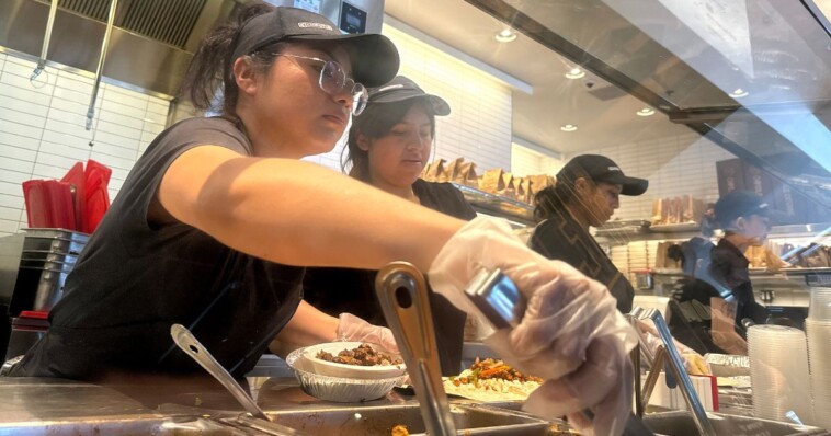 5-months-after-california-raised-fast-food-minimum-wage-to-$20,-chipotle-is-already-bringing-in-the-robots