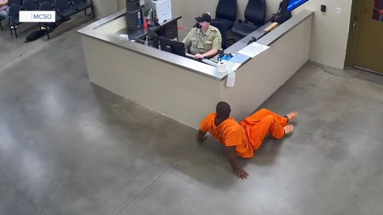 disturbing-video-shows-arizona-inmate-crawling-past-guard-to-female-side-of-facility-to-‘rape’-woman