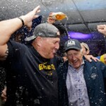 brewers-get-bob-uecker-involved-in-wild-playoff-celebration:-‘i-peed-my-pants’