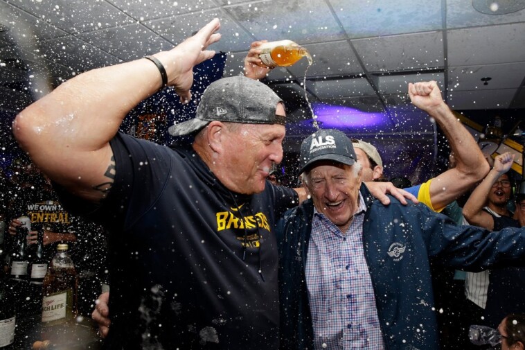 brewers-get-bob-uecker-involved-in-wild-playoff-celebration:-‘i-peed-my-pants’