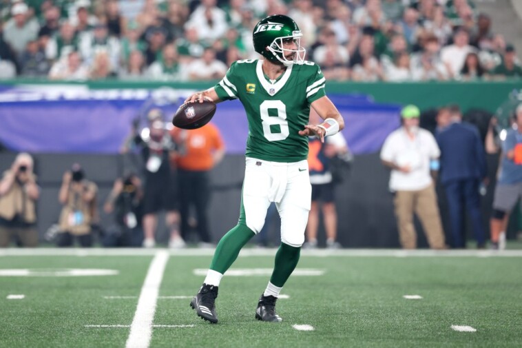 aaron-rodgers-throws-first-regular-season-metlife-stadium-td-to-cap-impressive-jets-drive