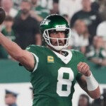 aaron-rodgers-finally-notches-jets-milestone-in-first-game-at-metlife-stadium-since-achilles-tear