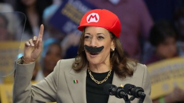 ‘pizza,-ravioli,-spaghetti,-mamma-mia!’-says-kamala-harris-in-mario-hat-and-mustache-while-addressing-crowd-of-italians