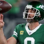 aaron-rodgers-shines-in-jets’-home-opener-beatdown-on-patriots