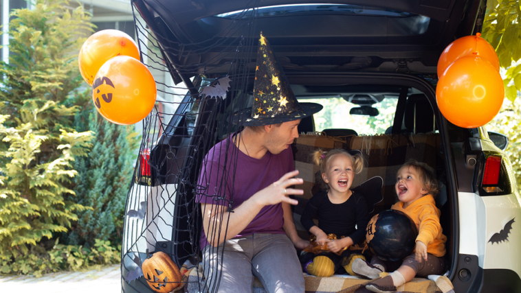 5-fun-halloween-trunk-or-treat-decoration-kits