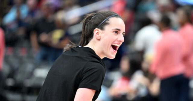 caitlin-clark-breaks-yet-another-record-in-front-of-the-largest-crowd-in-wnba-history