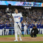 shohei-ohtani-receives-standing-ovation-after-reaching-50-50,-then-reaches-52-52