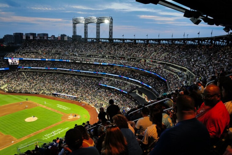 post-reporters-attend-mets-game-wearing-trump-maga-hat-and-pro-kamala-gear-–-here’s-how-they-were-treated-at-citi-field