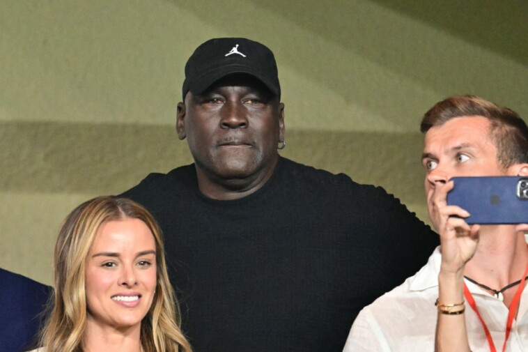 is-there-something-wrong-with-michael-jordan’s-eyes?-docs-reveal-thoughts-on-yellow-tint