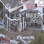 kamala’s-america:-violent-squatters-take-over-massive-mansion-in-wealthy-los-angeles-neighborhood-and-turn-it-into-a-total-dump-while-attacking-neighbors-(video)