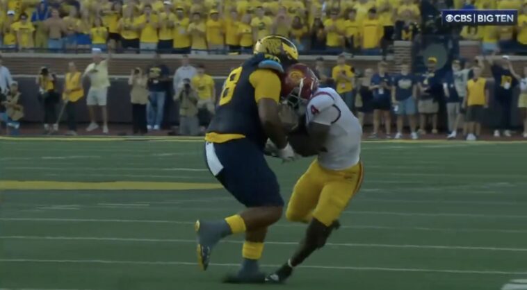 usc-scores-td-two-plays-after-michigan’s-kenneth-grant-fumbles-after-picking-up-a-trojan-fumble