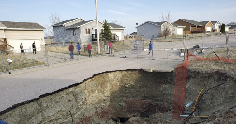 us-families-living-in-fear-after-swarm-of-sinkholes-begin-to-collapse-their-neighborhood