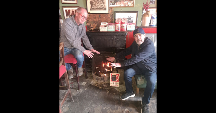 irish-pub-hilariously-mocks-virtue-signaling-tourist-center-that-chided-them-for-using-peat-fire