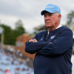 north-carolina’s-mack-brown-isn’t-planning-to-resign-after-telling-team-he’d-step-down-if-he-was-the-problem