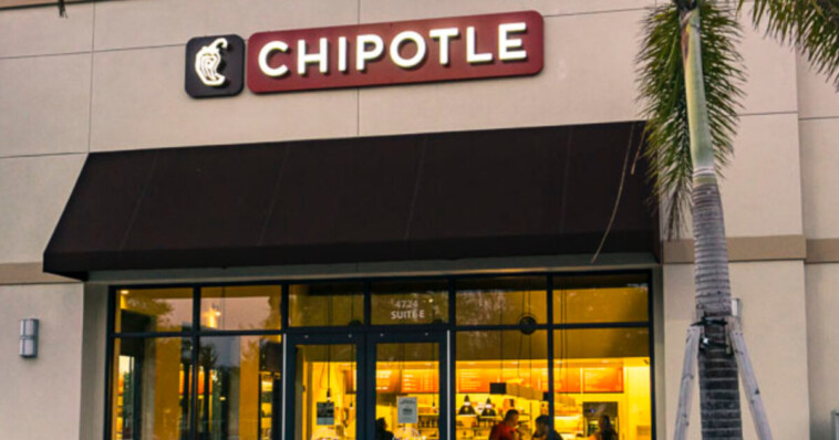 chipotle-starts-replacing-workers-with-robots-to-bypass-california’s-minimum-wage-laws