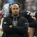 antonio-pierce-laments-‘business-decisions’-by-raiders-players-in-blowout-to-panthers,-suggests-that-jobs-aren’t-safe