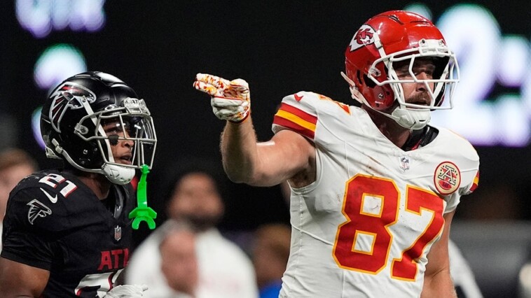 taylor-swift-fans-worry-for-travis-kelce-as-he-looks-downcast-during-game