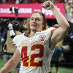 chiefs-rookie-carson-steele-missed-his-sister’s-wedding-for-his-debut-as-a-starting-nfl-running-back