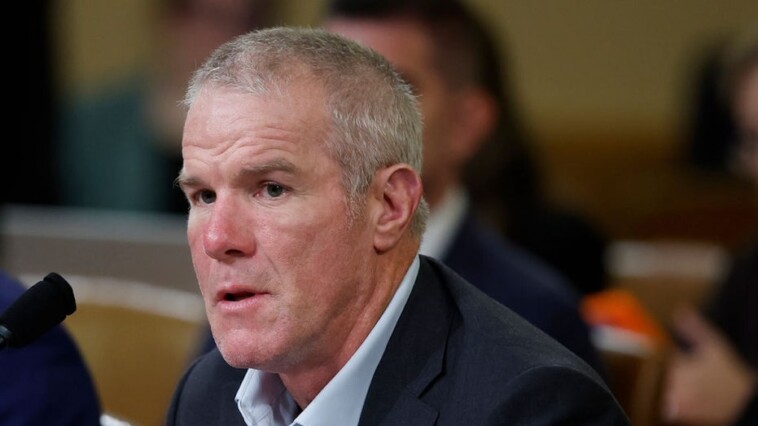 amid-brett-favre’s-parkinson’s-diagnosis,-neurologist-discusses-how-concussions-impact-risk