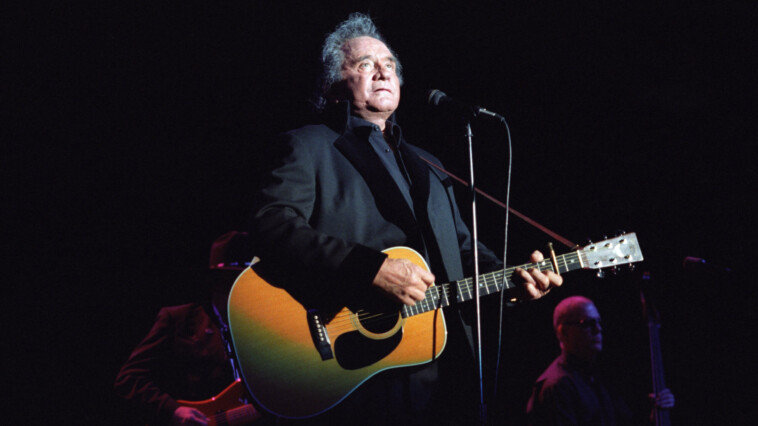 johnny-cash-statue-unveiled-at-capitol