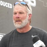 brett-favre-reveals-he’s-been-diagnosed-with-parkinson’s-disease