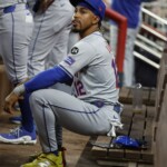 francisco-lindor-watches-end-of-mets’-loss-from-on-deck-circle