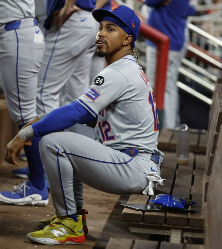 francisco-lindor-watches-end-of-mets’-loss-from-on-deck-circle