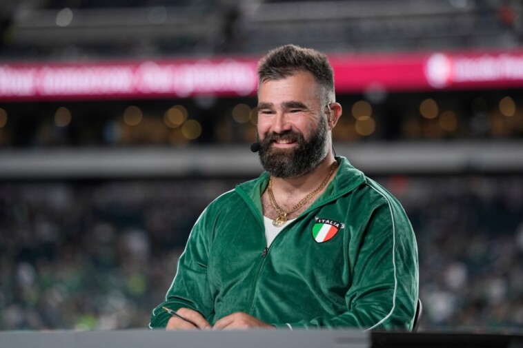 jason-kelce’s-beach-pic-with-fans-has-a-revealing-twist