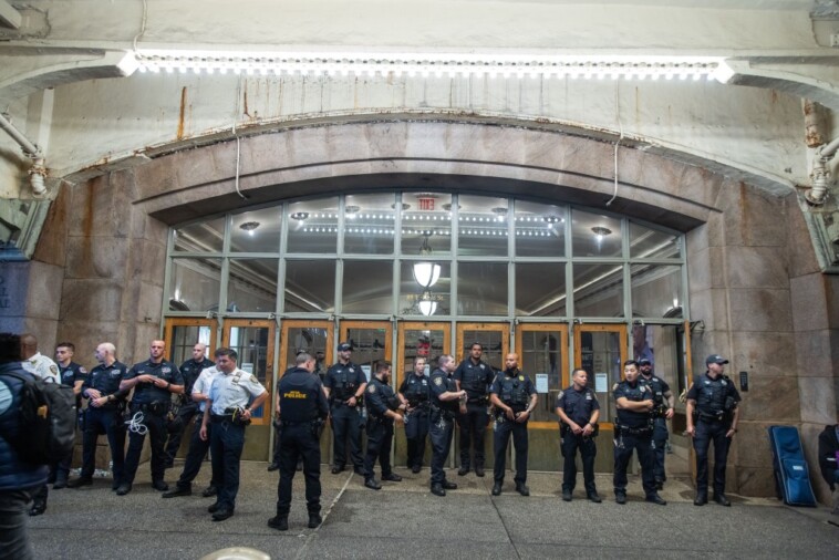 anti-israel-protesters-menacingly-chant-‘we’re-gonna-get-you’-outside-netanyahu’s-nyc-hotel