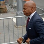 nyc-mayor-eric-adams-arrives-to-turn-himself-in-to-face-charges-in-federal-corruption-case